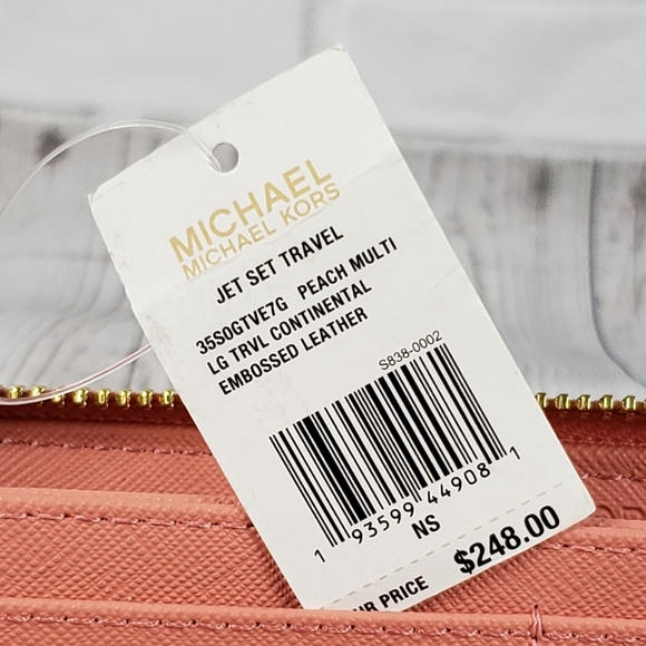 ⚠️LAST 1⚠️ Michael Kors Jet Set Embossed LG Wristlet - Picture 6 of 6